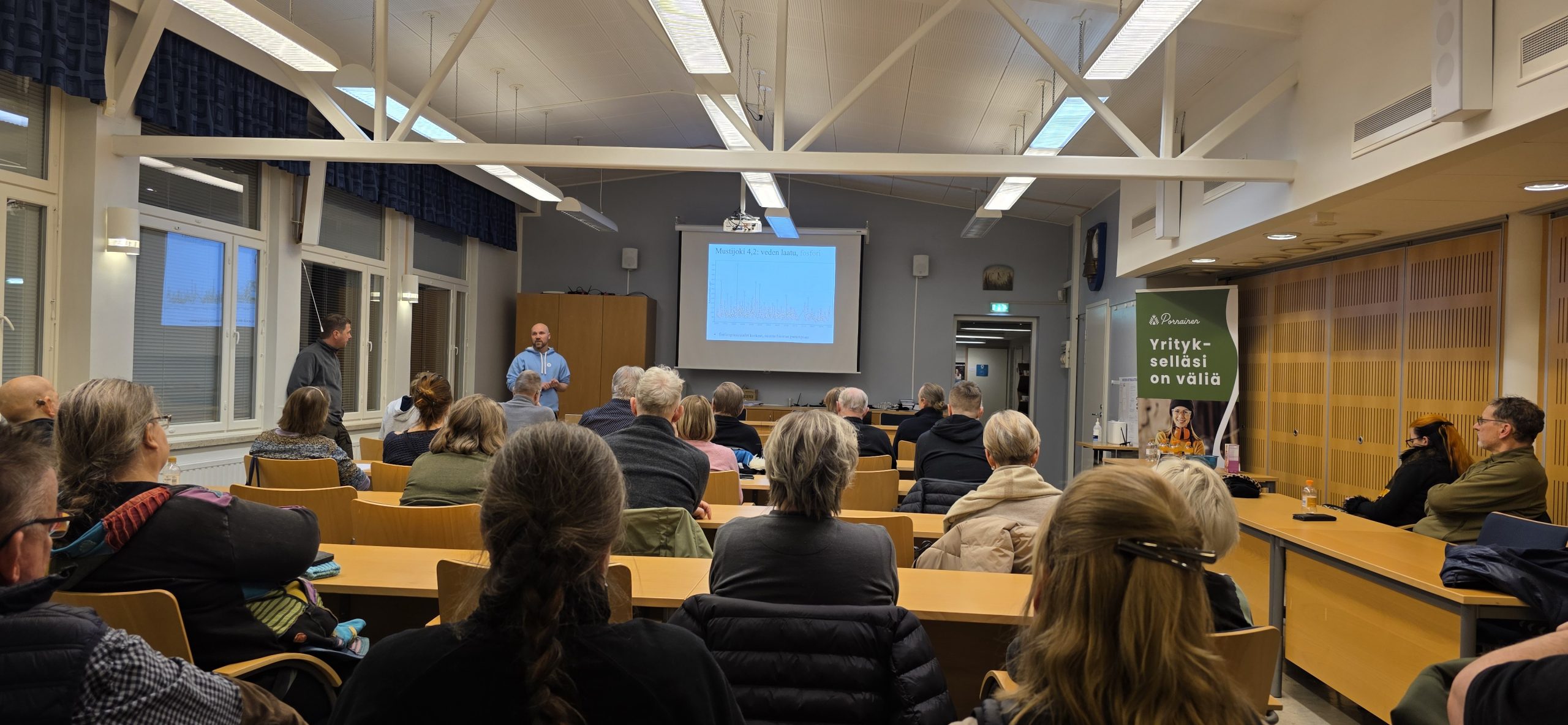 Kuva on Pornaisten kunnantalon valtuustosalista 14.1.2026 Mustijoki-seminaarista.